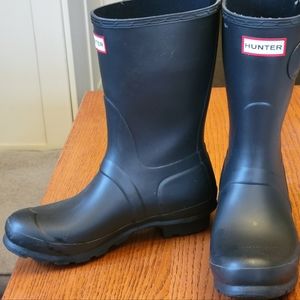 Womens Hunter Mid-Calf black rubber boots US size 7M